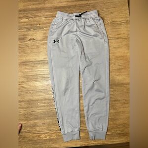 Under Armour. Youth M. Gray. Joggers.